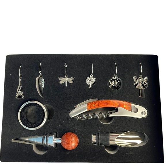 LazBoy Wine Essentials Gift Set - Picture 5 of 6